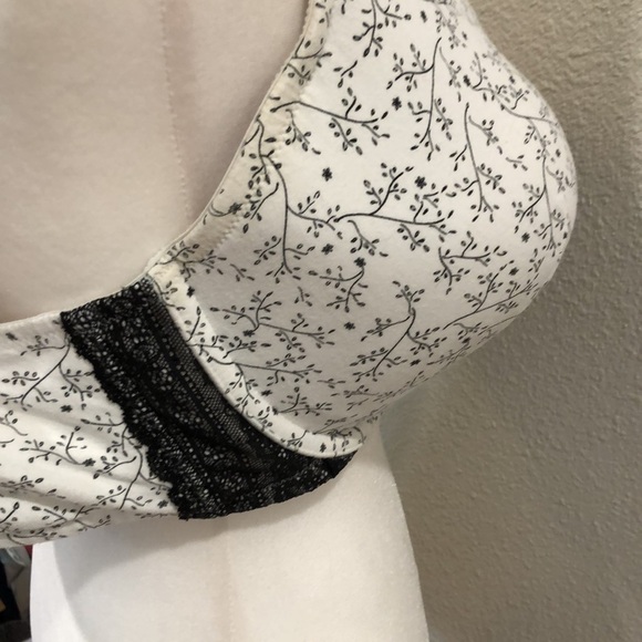 CACIQUE Plunge underwire molded cup bra. Size 44DD - Picture 6 of 10